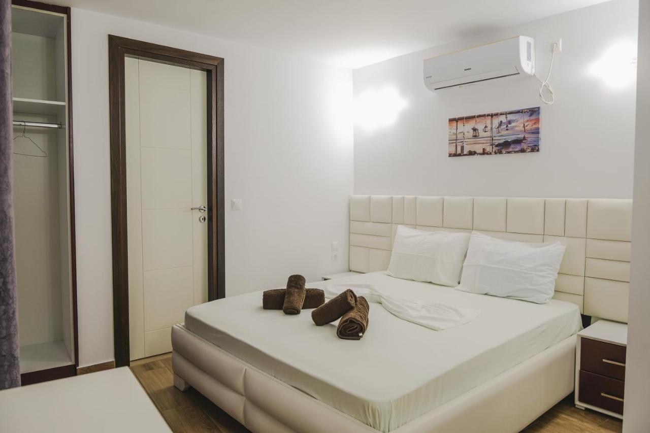 Fori'S Rooms Himarë Exterior foto