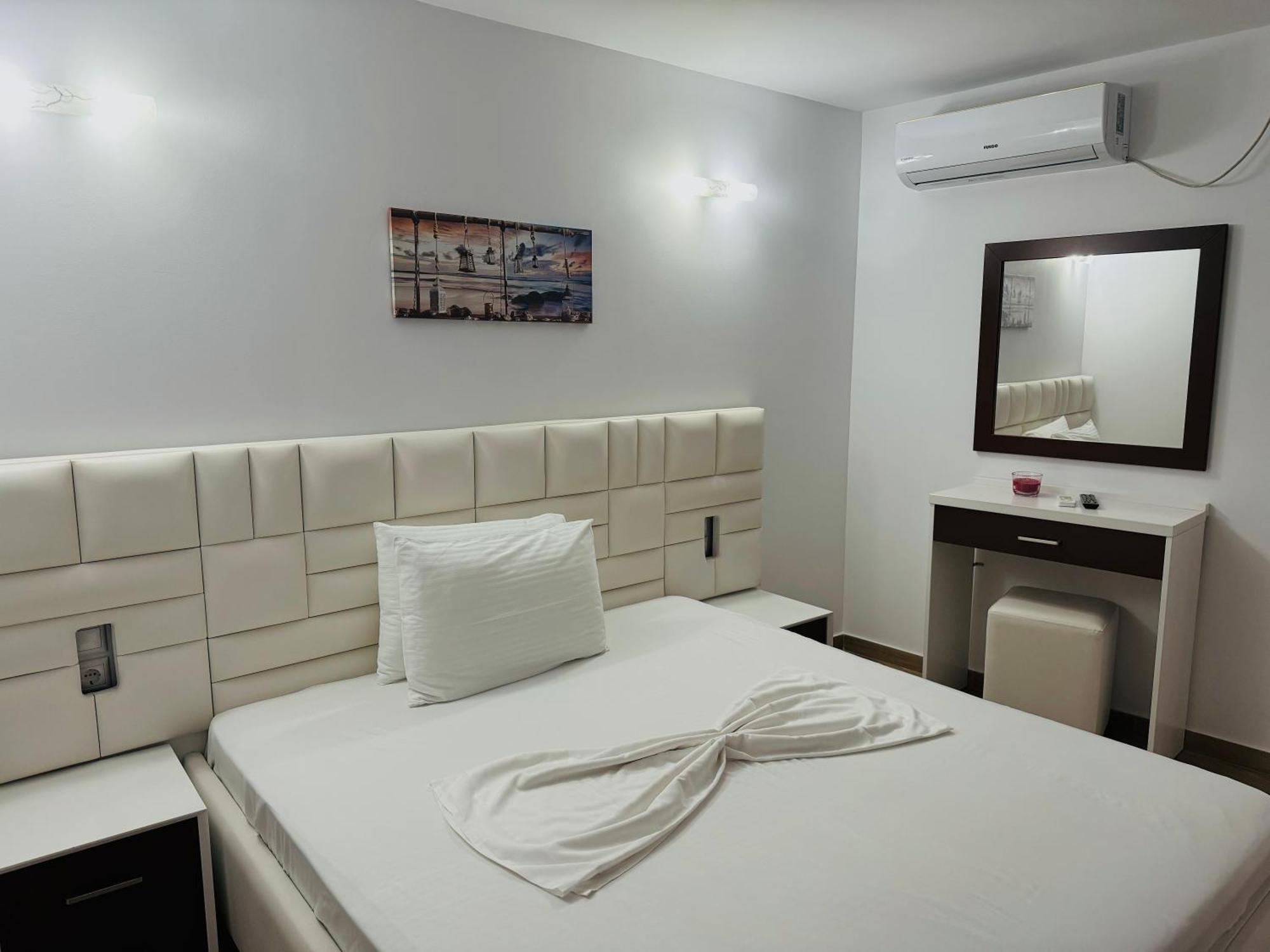 Fori'S Rooms Himarë Exterior foto